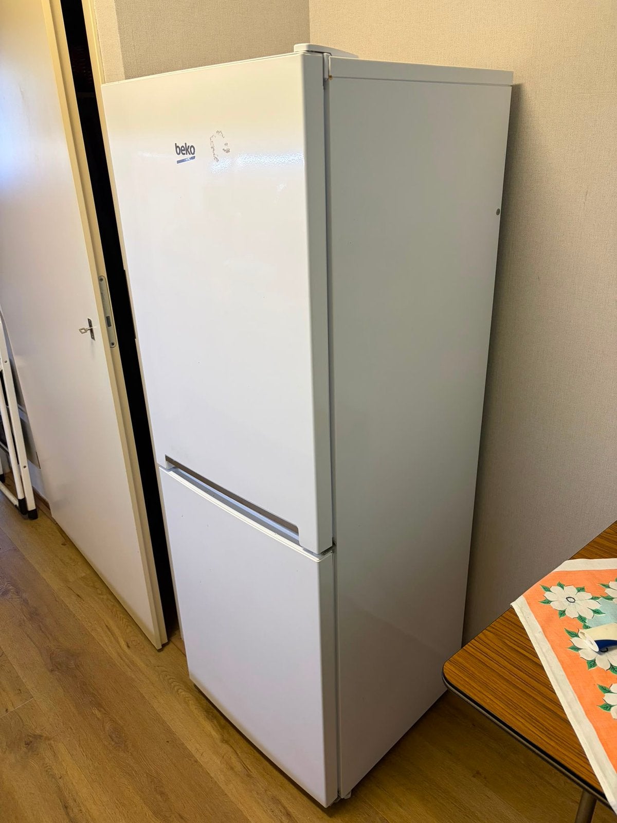 BEKO koelkast met vriesdeel type RCSA240M30W, Witgoed en Apparatuur, Koelkasten en IJskasten, Ophalen, Gebruikt, 200 liter of meer