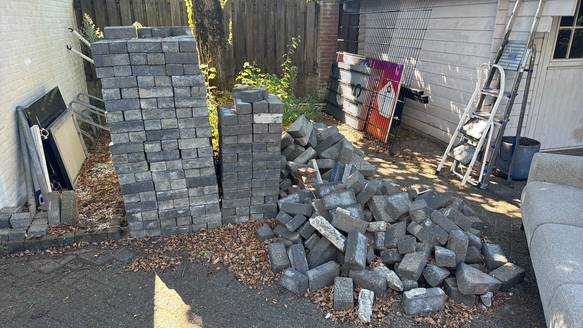 Gratis af te halen klinkers met passtukken., Tuin en Terras, Grind, Keien en Split, Ophalen, Gebruikt, Grijs, Kei