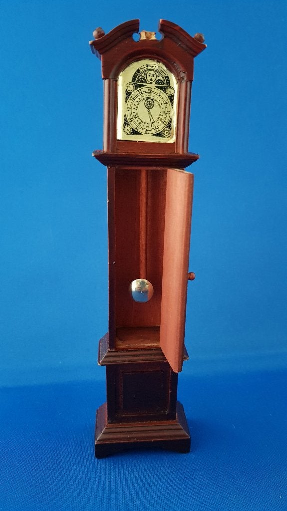 Vintage poppenhuis houten meubels: bed en klok. (1:12). 5A43, Tweedehands verkoop, Gebruikt, Ophalen of Verzenden, Geen@idee.nl