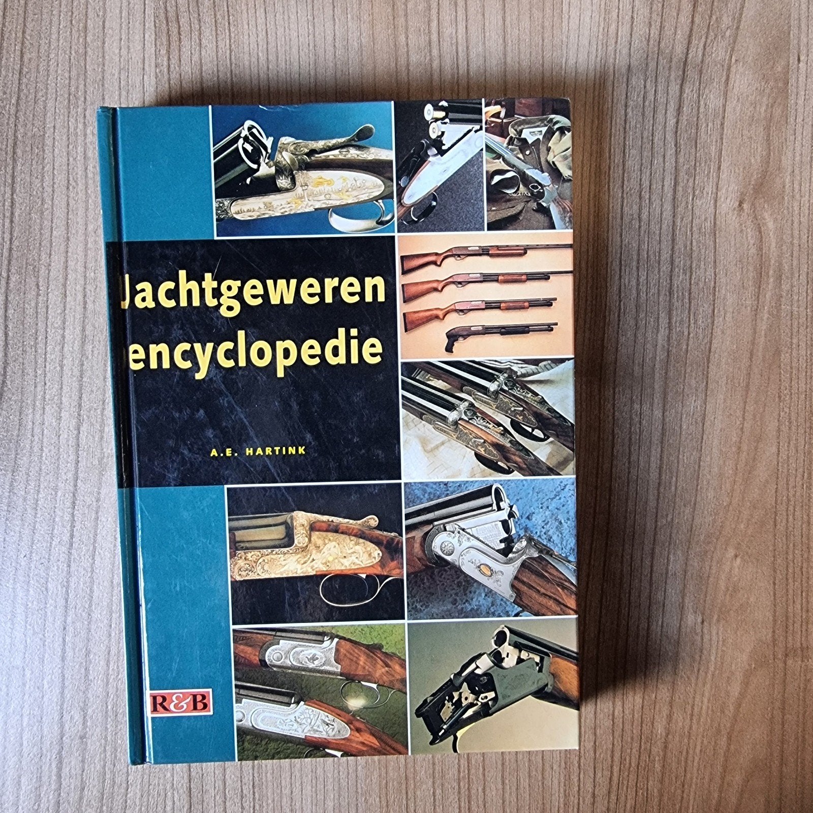 Jachtgeweren Encyclopedie, Tweede Wereldoorlog, A.E. Hartink, Ophalen of Verzenden, Zo goed als nieuw