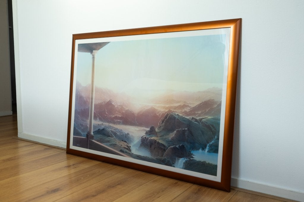 Mystiek landschap(print) in rose gouden lijst 100x70cm, Ophalen, Realistisch, Achter glas, Landschap