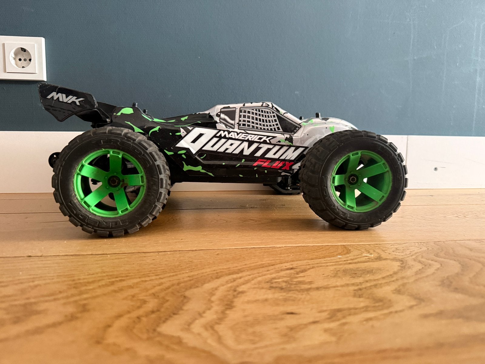Quantum maverick, Hobby en Vrije tijd, Modelbouw | Radiografisch | Auto's, Ophalen, Zo goed als nieuw, Overige schalen, Onderdeel