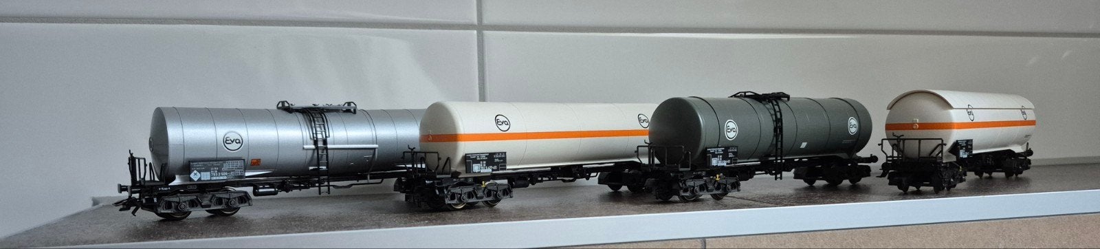 Märklin 4 assige ketelwagons nieuw in doos. 4855 + 4757, Hobby en Vrije tijd, Wisselstroom, Ophalen of Verzenden, Märklin, Nieuw