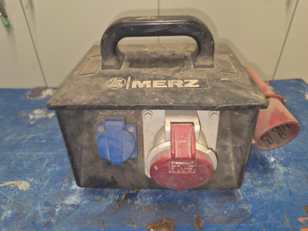Stroomverdeler paddestoel Merz - Krachtstroom & 230V, Ophalen, Gebruikt