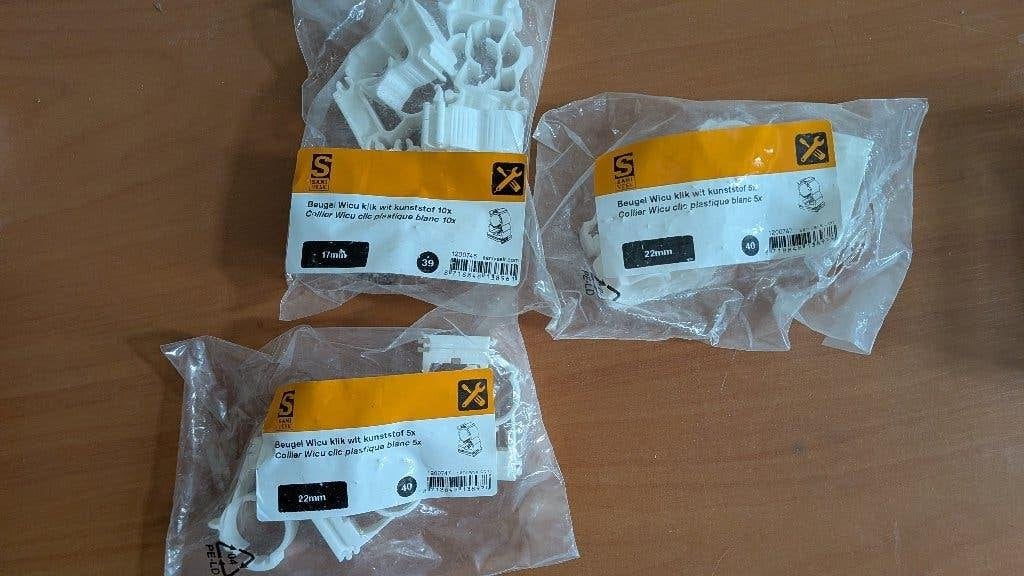 Beugels voor pvc buizen (17mm en 22mm), Ophalen, Zo goed als nieuw