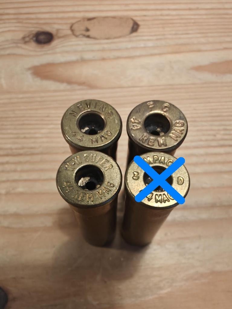 3 verschillende lege hulzen .44 Magnum, Verzamelen, Ophalen of Verzenden, Landmacht, Nederland, Hulzen of Bodemvondsten