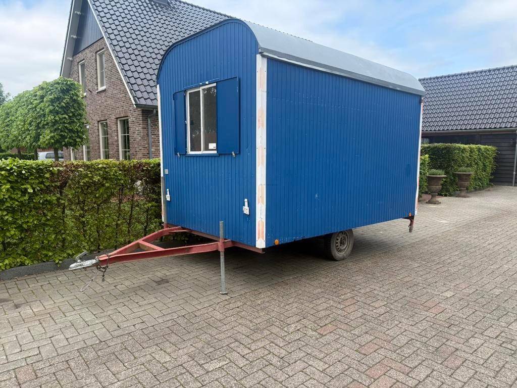 Knaus bouw keet, Ophalen