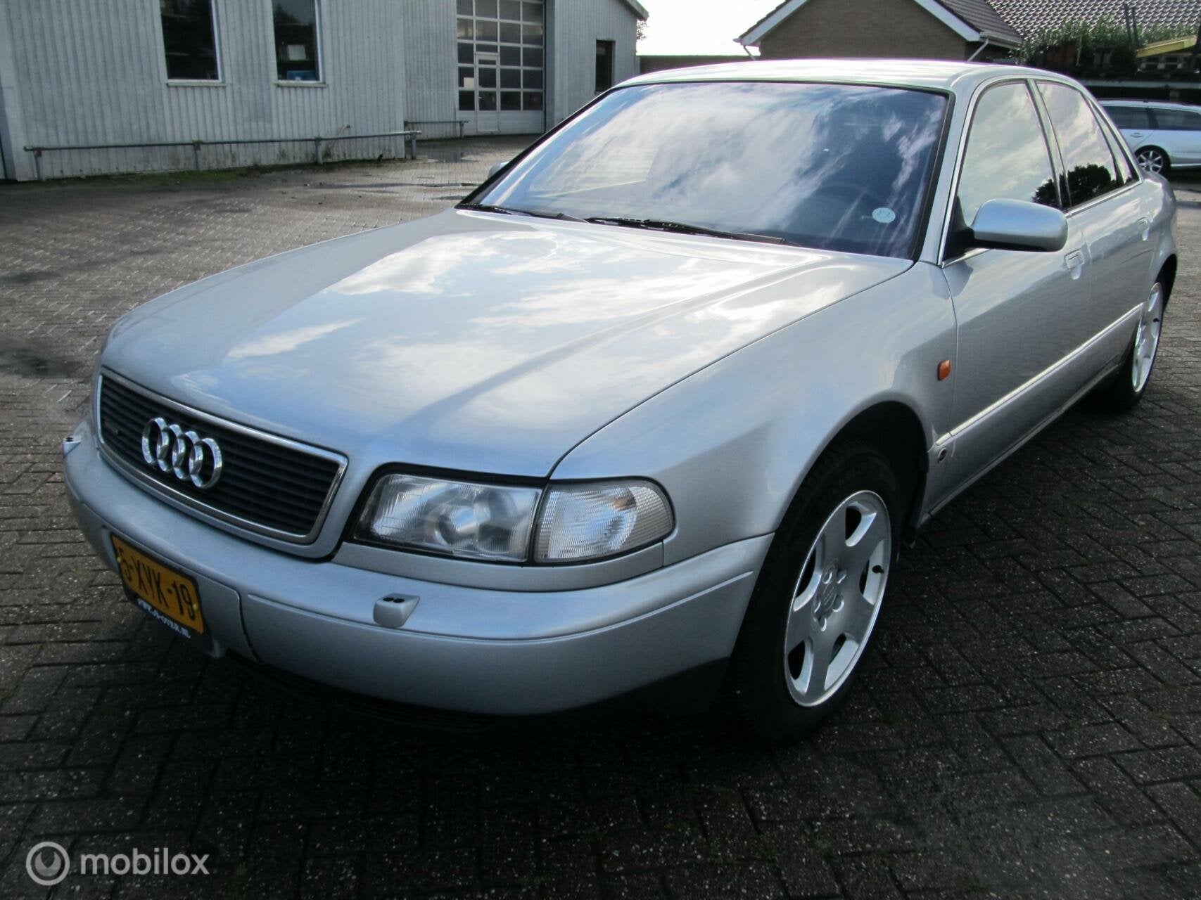 Audi A8 4.2 quattro diplomaat ,145472 km ,liefhebbers auto, Auto's, Audi, 4172 cc, Gebruikt, 8 cilinders, Bedrijf