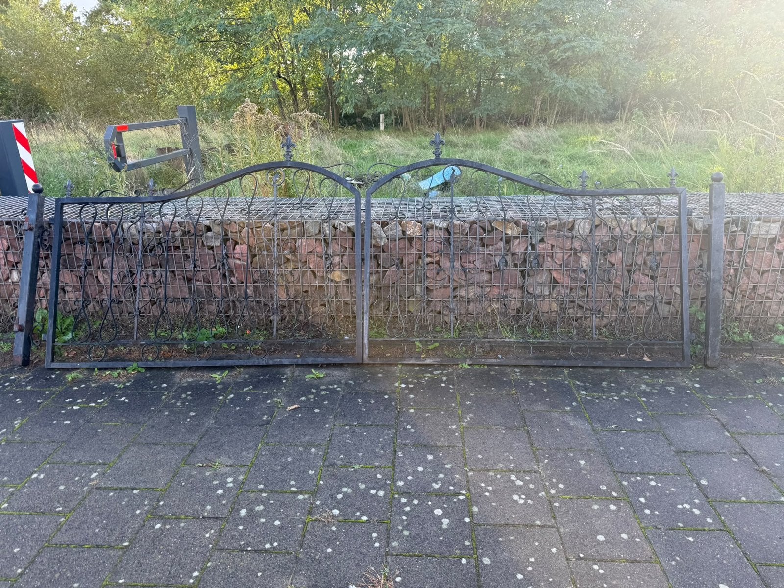 Diverse ijzeren poorten: 2 grote, 1 kleine en hondenren poor, Ophalen, Met poort, Gebruikt, Sierhekwerk