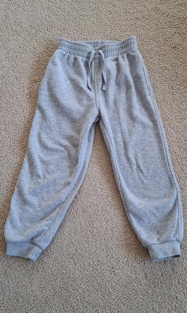 Grijze joggingbroek, maat 98/104 (3-4jr), Kinderen en Baby's, Kinderkleding | Maat 98, Gebruikt, Jongen of Meisje, Onbekend, Ophalen