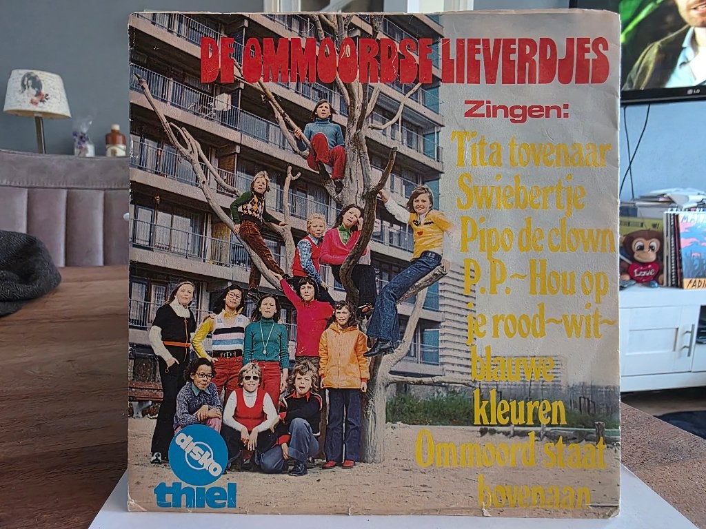 7" Single De Ommoordse Lieverdjes - Ommoord Staat Bovenaan, Gebruikt, 7 inch, Ophalen of Verzenden, Overige typen