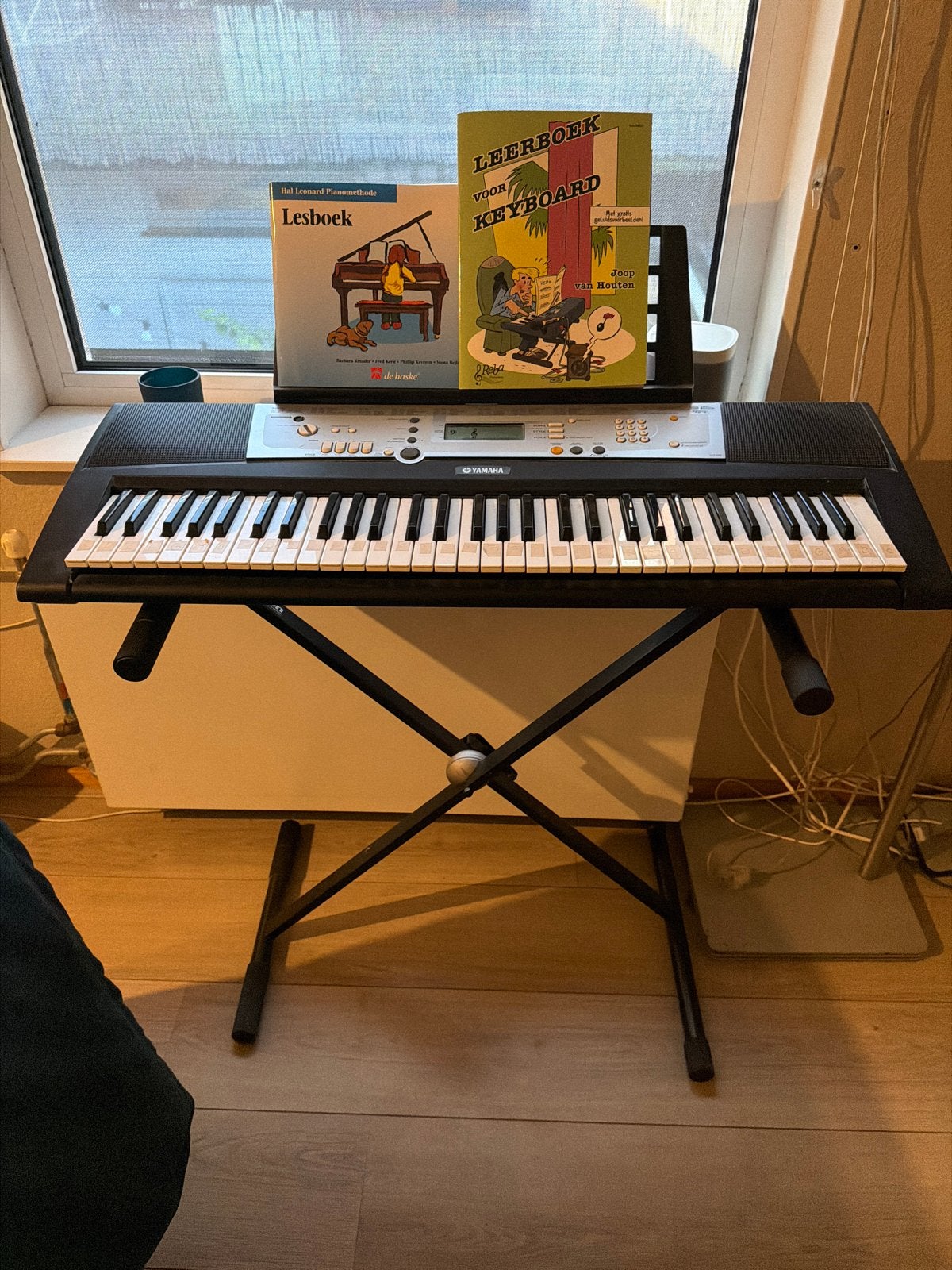 Yamaha Keyboard inclusief onderstel en lesboeken, Ophalen, Yamaha, Aanslaggevoelig, 61 toetsen