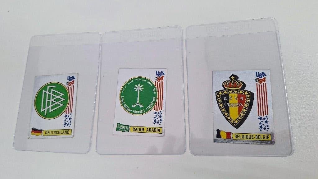 3 Panini USA 94 land-emblemen (rood), ongebruikt, Ophalen of Verzenden, Nieuw, Overige sporten, Poster, Plaatje of Sticker