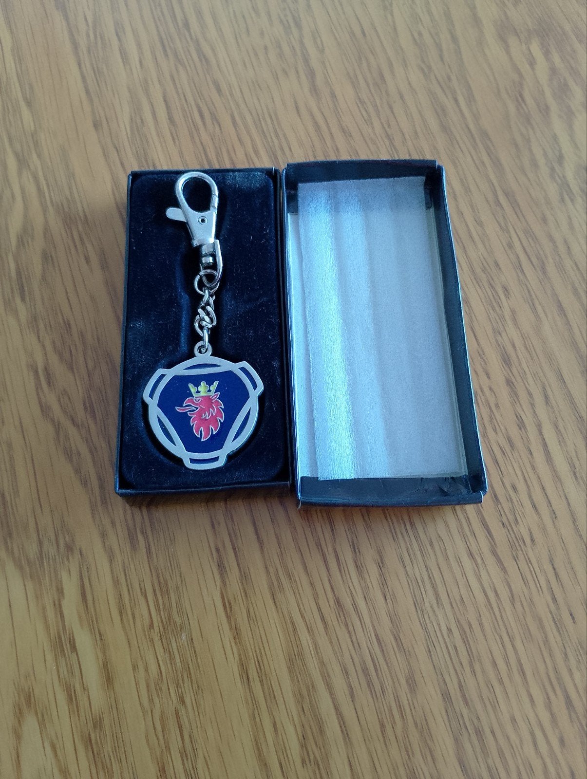 Scania sleutelhanger in geschenkdoosje alleen ophalen, Verzamelen, Sleutelhangers, Ophalen, Nieuw, Merk