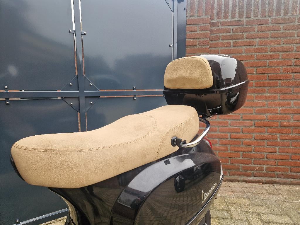 Topkoffer voor Vespa LX 50 - 125 CC , kleur 98a, Fietsen en Brommers, Brommeronderdelen | Scooters, Ophalen, Zo goed als nieuw
