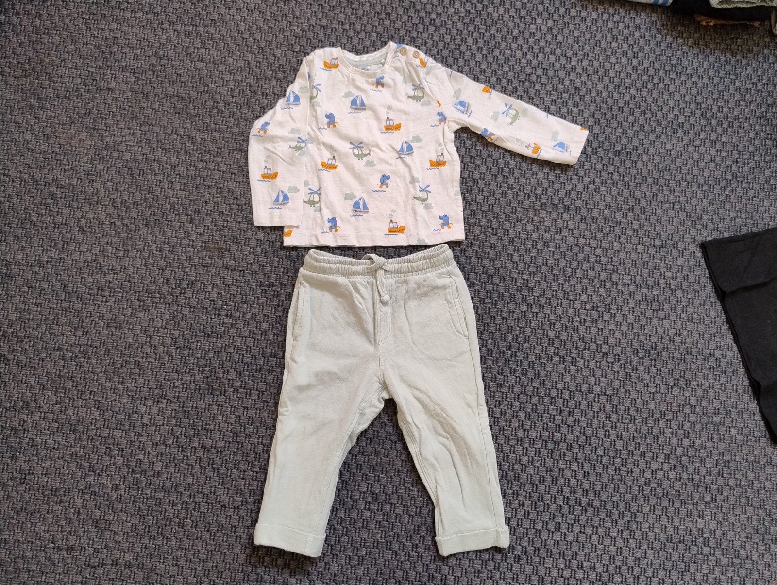 17 Setje kleding jongen maat 86 Manor herfst winter, Kinderen en Baby's, Manor, Ophalen of Verzenden, Zo goed als nieuw, Setje