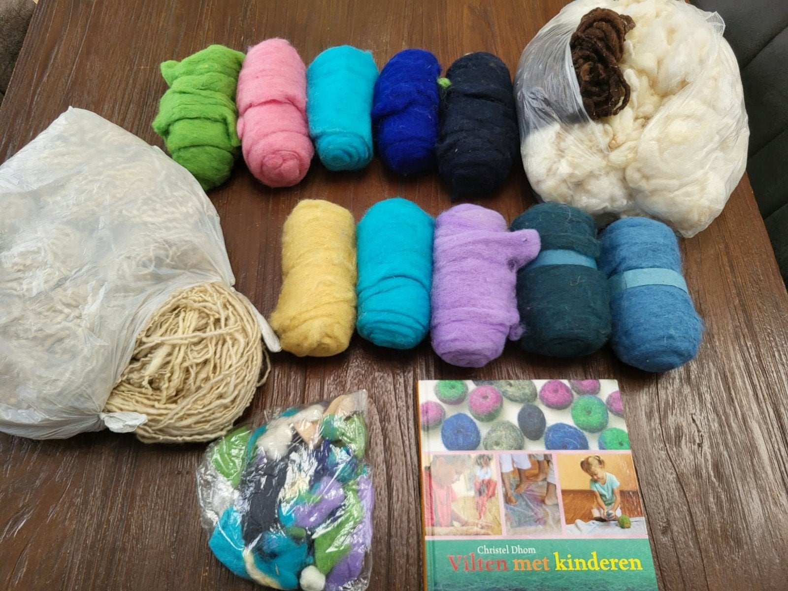 Viltpakketboek 'Vilten met kinder, Hobby en Vrije tijd, Gebruikt, Textiel, Meerkleurig, Ophalen of Verzenden