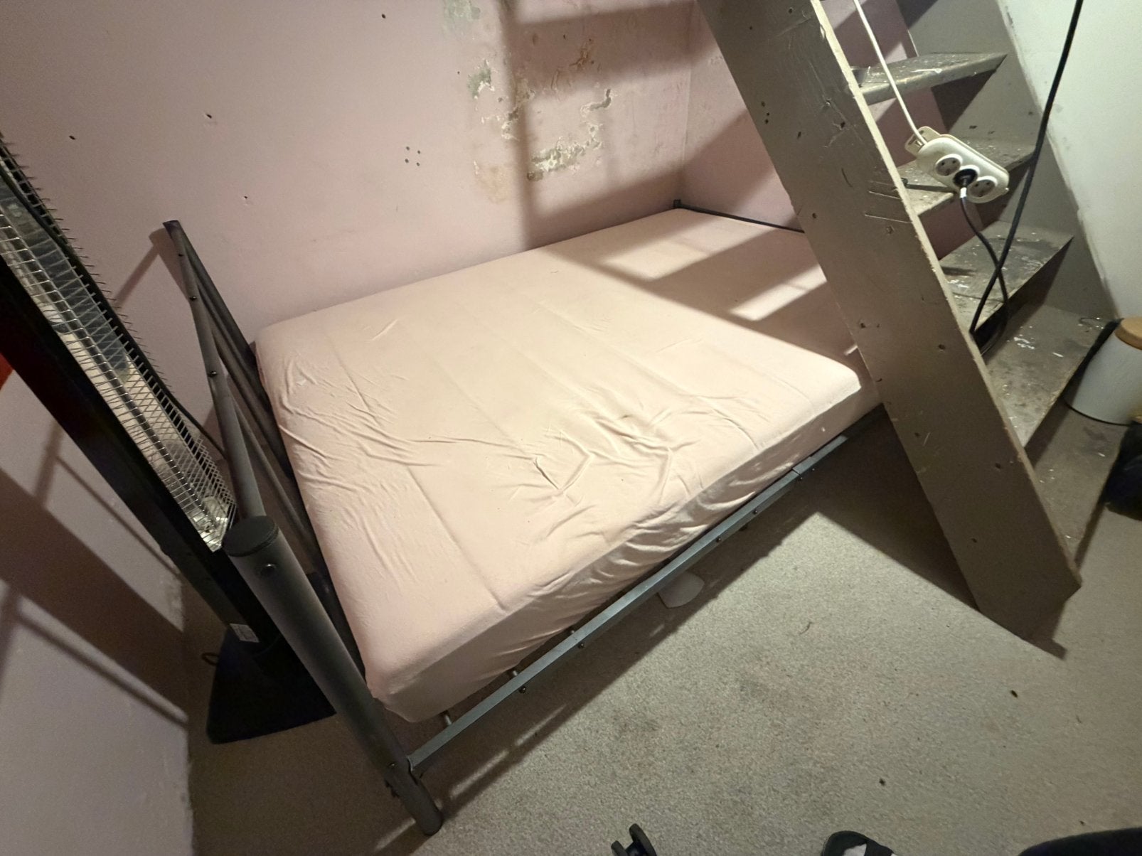 Gratis! Tweedehands bed en matras, zelf demonteren!, Ophalen, Gebruikt, 90 cm, Eenpersoons