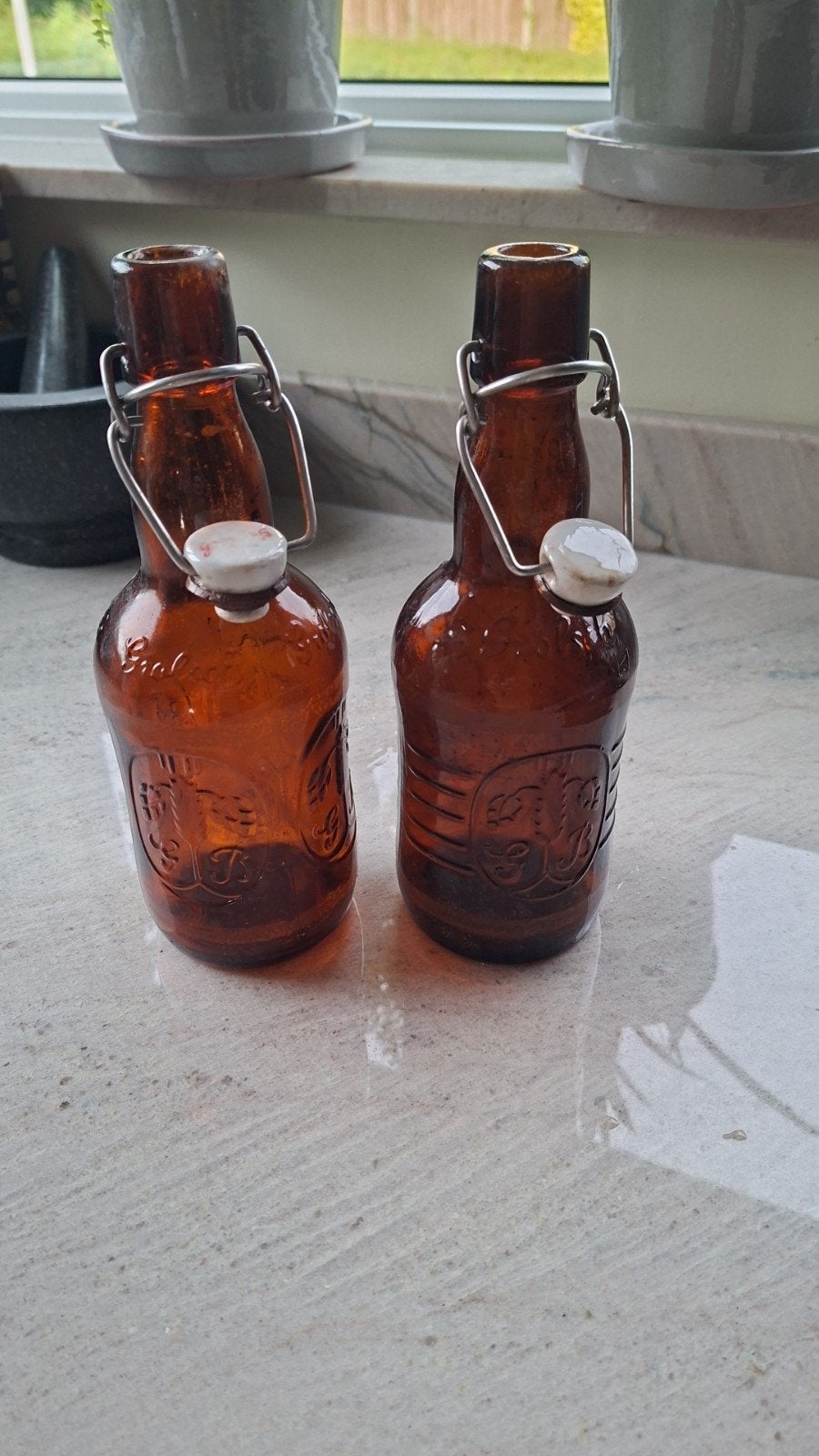 Oude bruine Grolsch beugelflessen (2 stuks), Ophalen