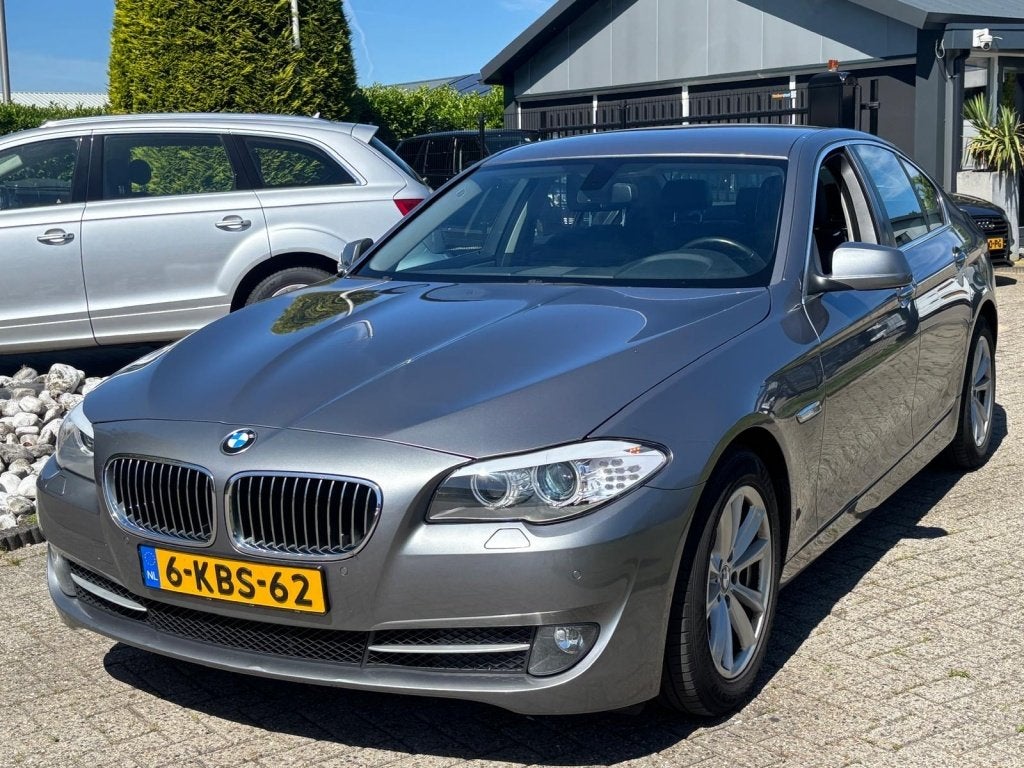 BMW 5 Serie 520D Sedan Automaat 2013 NL Auto (bj 2013), Auto's, Euro 5, 4 cilinders, 2000 kg, Bedrijf