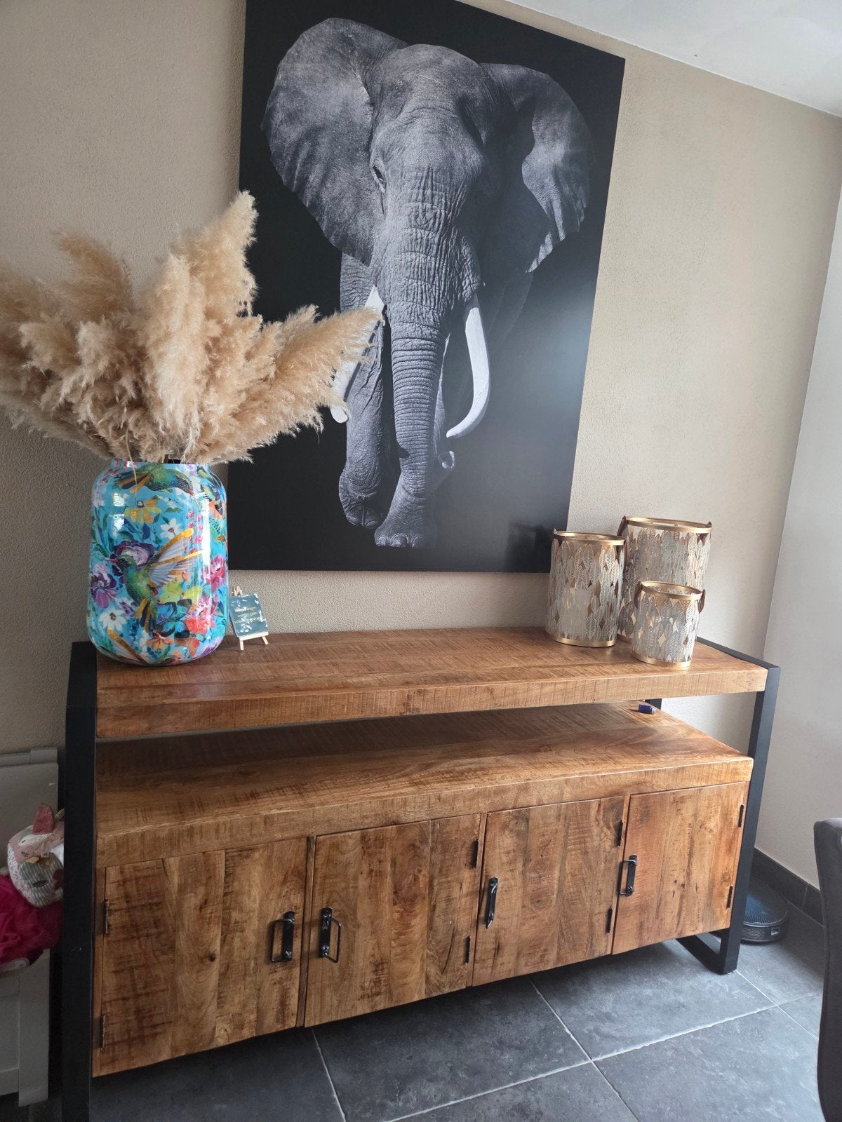 Stijlvol Mango Houten Dressoir met Zwart Metalen Frame, Ophalen of Verzenden