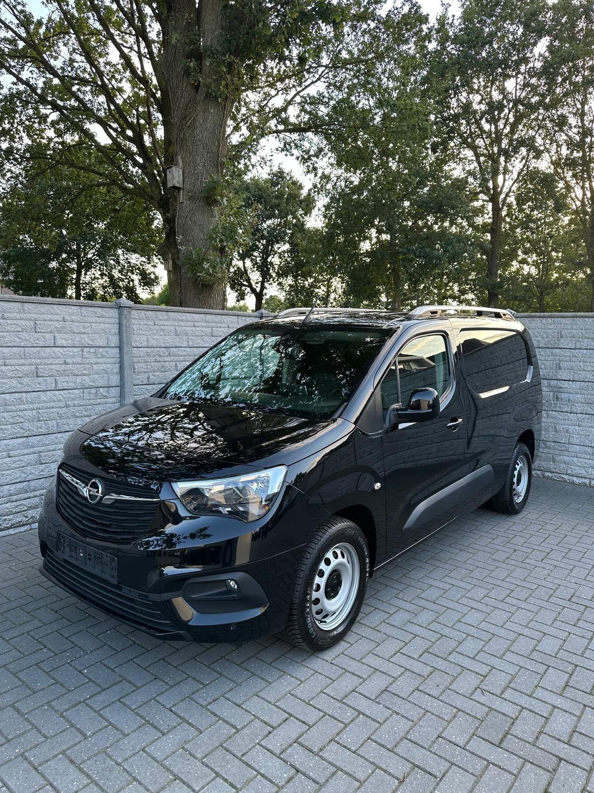 Opel Combo 1.2 Turbo Benzine Automaat 131PK Marge L2 Camera, Auto's, Dealer onderhouden, Stof, 1199 cc, Zwart