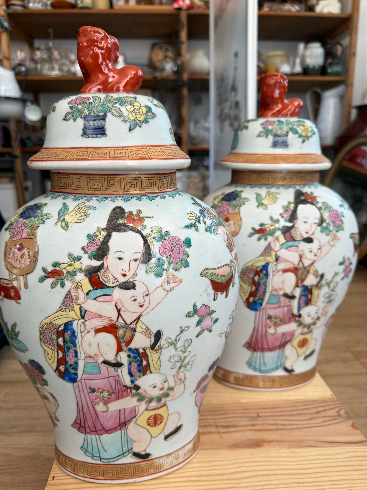 Antieke Chinese Famille Rose Vazen met Kinderen en Vrouwen, Ophalen of Verzenden