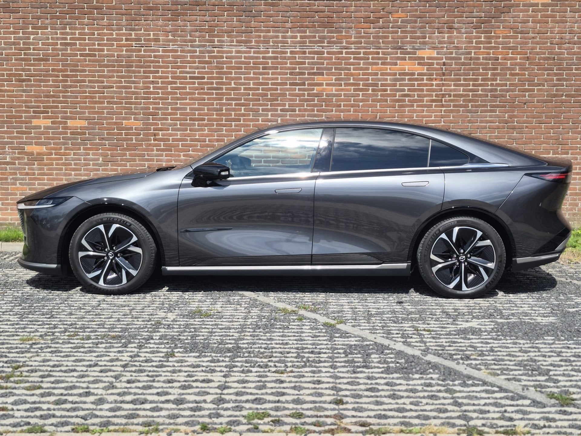Mazda 6e Takumi Business Edition 68.8 kWh | ZWART LEDER | NA, Auto's, Mazda, Automaat, Achterwielaandrijving, Zwart, 6e