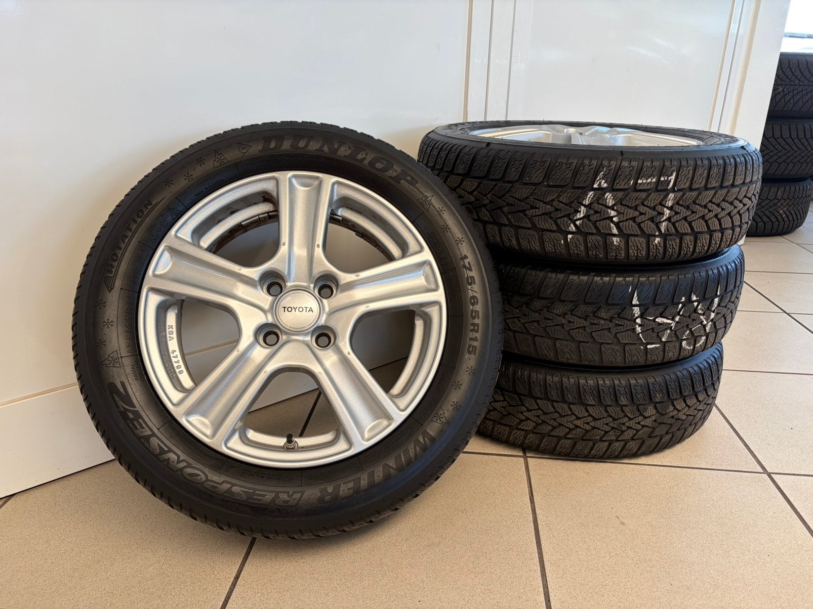 Toyota Yaris winterset Dunlop (175/65 R15), Auto diversen, Wieldoppen, Ophalen, Gebruikt