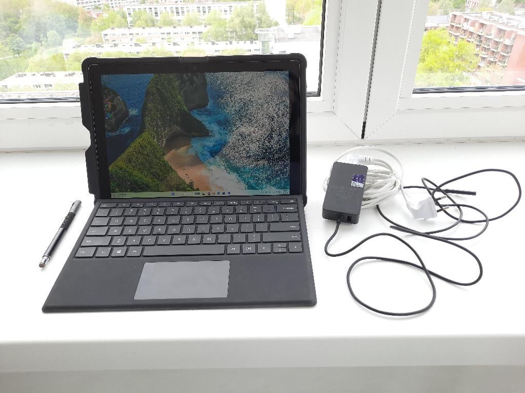Microsoft Surface Pro 6 tablet with cover and pen, Computers en Software, 11 inch, Ophalen of Verzenden, 128 GB, Microsoft Surface Pro 6 (model 1796)
