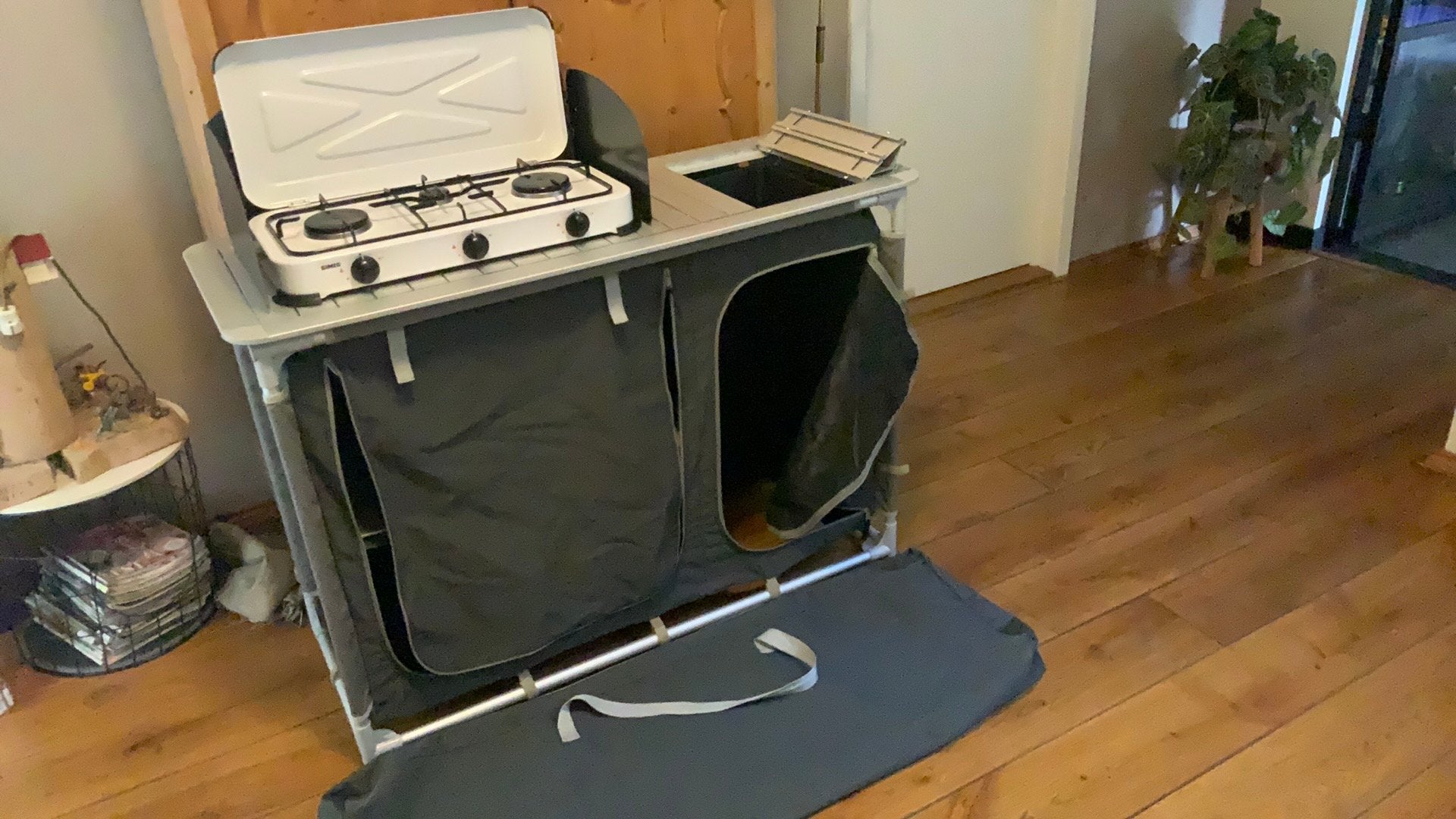 Campingkast met windscherm en opbergtas, Ophalen, Gebruikt