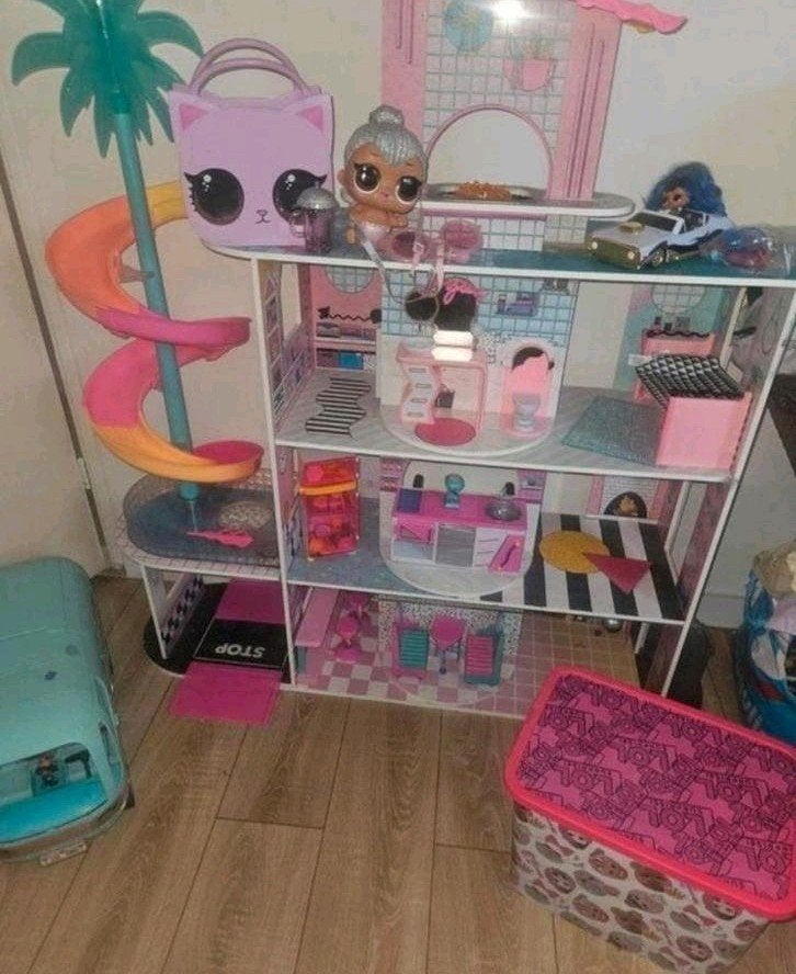 L.o.l huis, camper, bestuurbare auto, en nog veel meer!, Ophalen, Gebruikt, Poppenhuis
