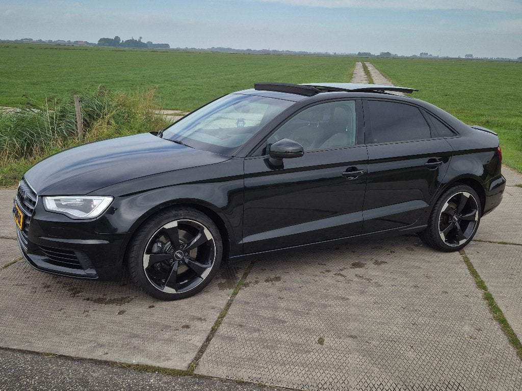 Audi a3 limousine 1.8tfsi 180pk automaat trekhaak 2015, Auto's, Audi, 1345 kg, 1789 cc, 4 cilinders, Zwart
