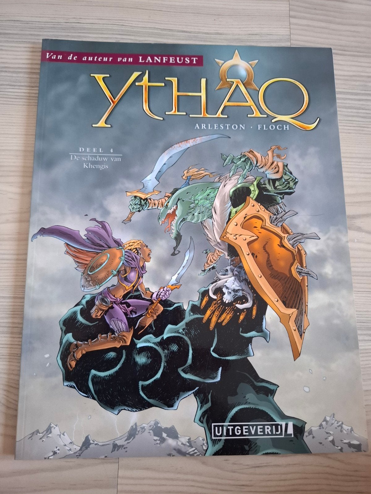 Ythaq Deel 4: De schaduw van Khengis - Zo goed als nieuw, Boeken, Ophalen of Verzenden
