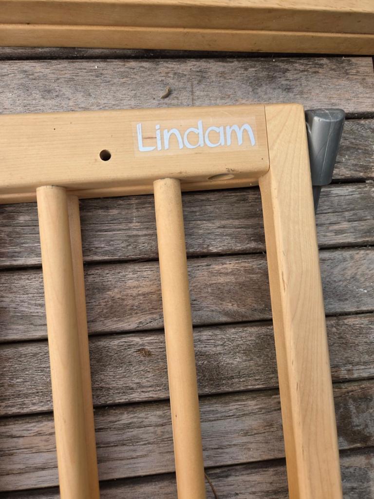 Lindam houten traphekje (alleen hekje), Kinderen en Baby's, Traphekjes, Ophalen, Gebruikt, Schroefhekje, Hout