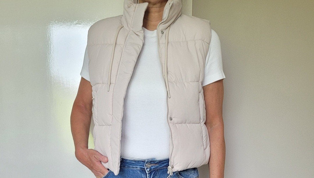 Erg mooie bodywarmer S Beige Zand mouwloos, Kleding | Dames, Verzenden, Zo goed als nieuw, Maat 36 (S), Beige