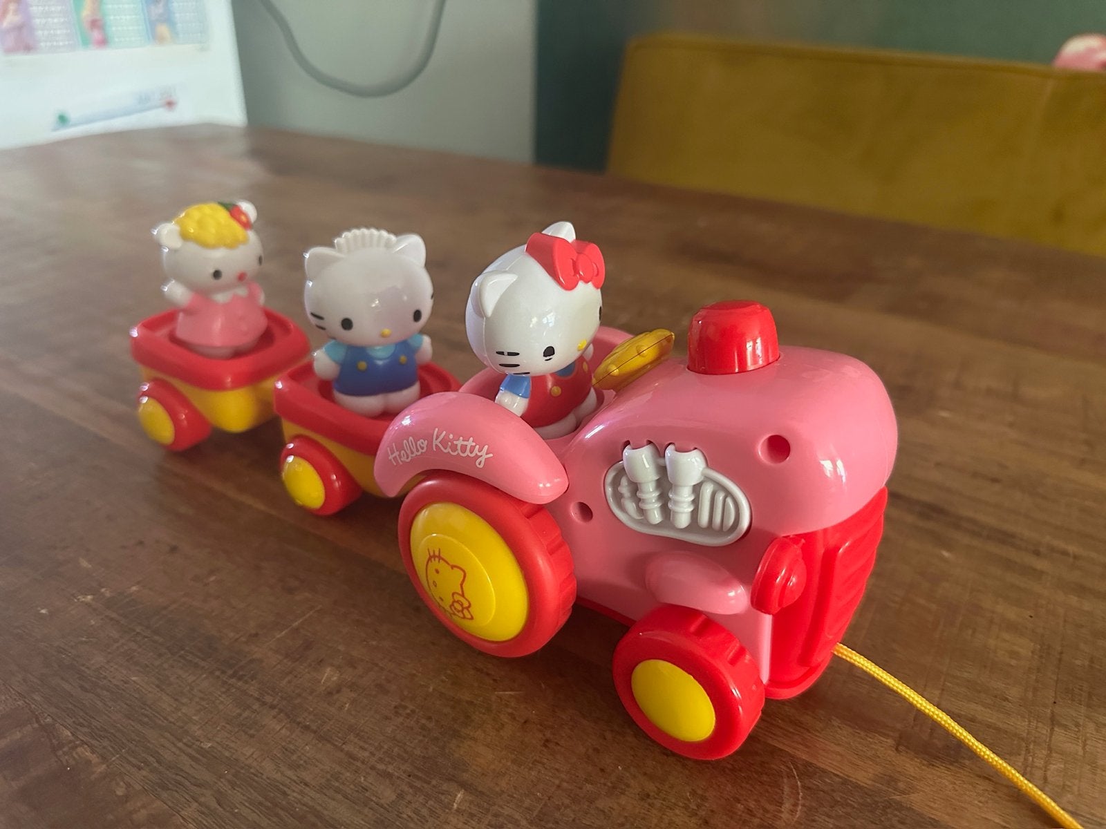 Hello Kitty Treintje met beweegbare popjes - ZGAN, Ophalen of Verzenden, Zo goed als nieuw