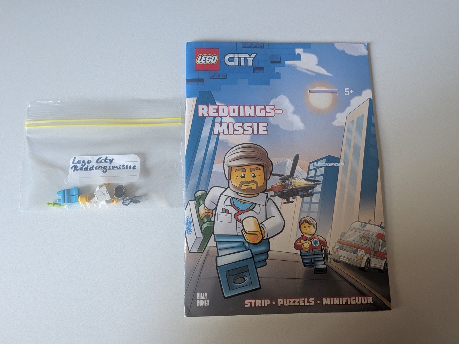 LEGO City Reddingsmissie Boek met Minifiguur dokter arts, City, Lego, Ophalen of Verzenden, Zo goed als nieuw