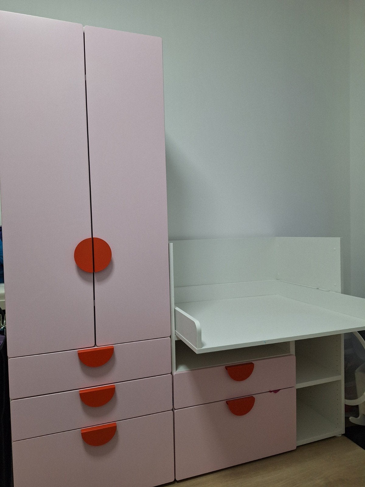 Roze babykamer set: kledingkast en commode, Ophalen, Gebruikt, 50 tot 70 cm, 105 cm of meer