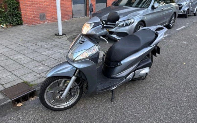 Honda SH300i 2014 Motorscooter Rijdt perfect Incl ART4 slot, Fietsen en Brommers, Ophalen, 300 cc