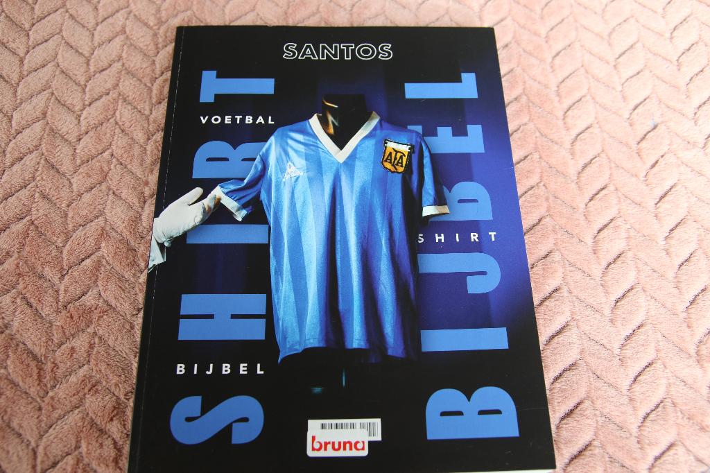 santos Voetbal shirt bijbel, Boeken, Ophalen of Verzenden, Gelezen, Balsport