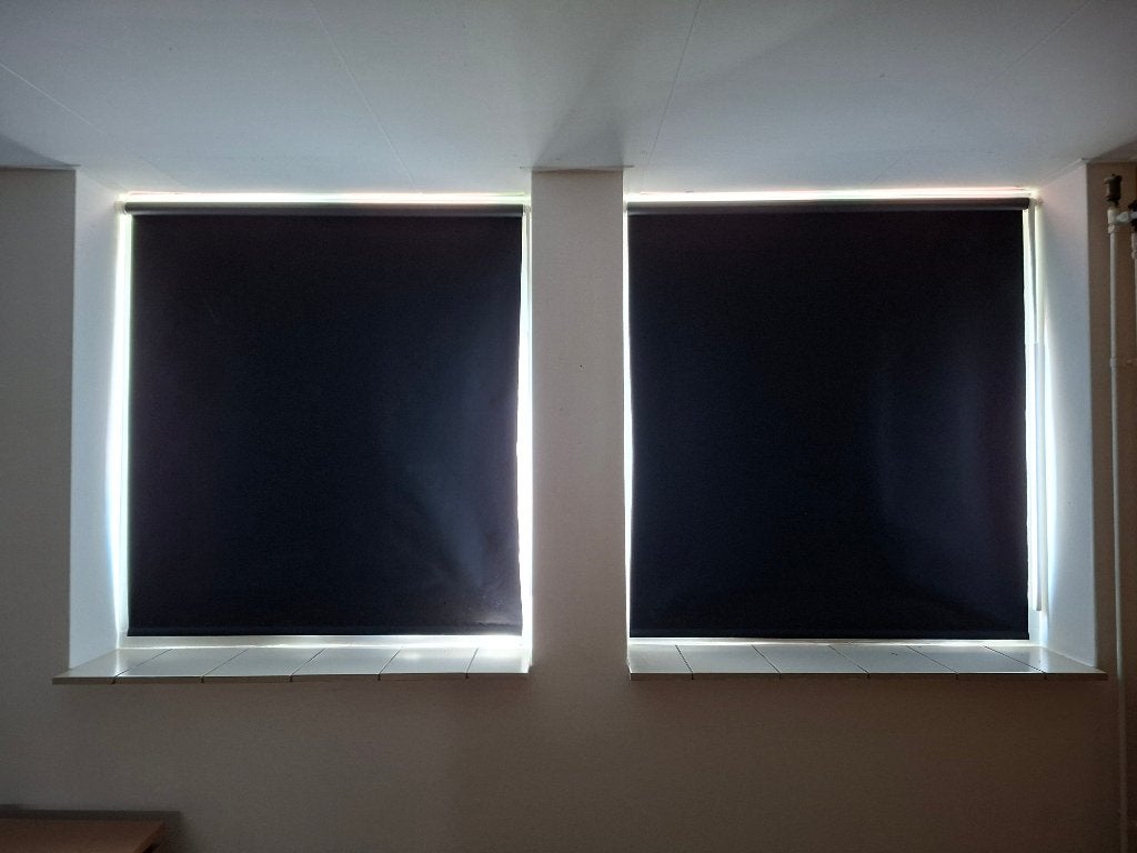 2x verduisterend rolgordijn, Ophalen, Overige materialen, Gebruikt, In te korten