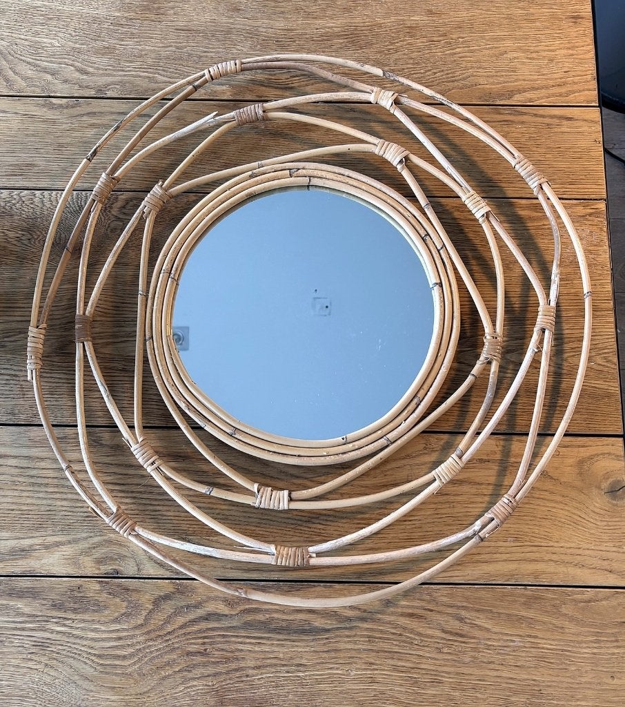Ronde spiegel met rieten/rotan sierlijst – boho, Minder dan 50 cm, Ophalen of Verzenden, Zo goed als nieuw, Minder dan 100 cm