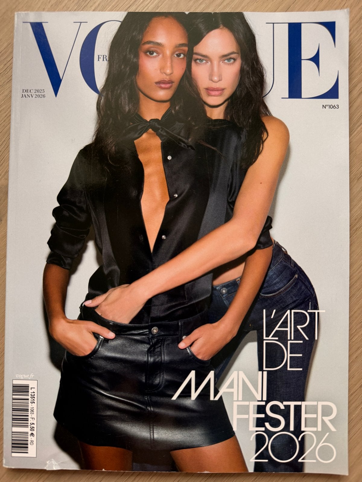 Vogue France Dec 2025 No. 1063  Mona Tougaard en Irina Shayk, Boeken, Ophalen of Verzenden, Zo goed als nieuw, Glossy