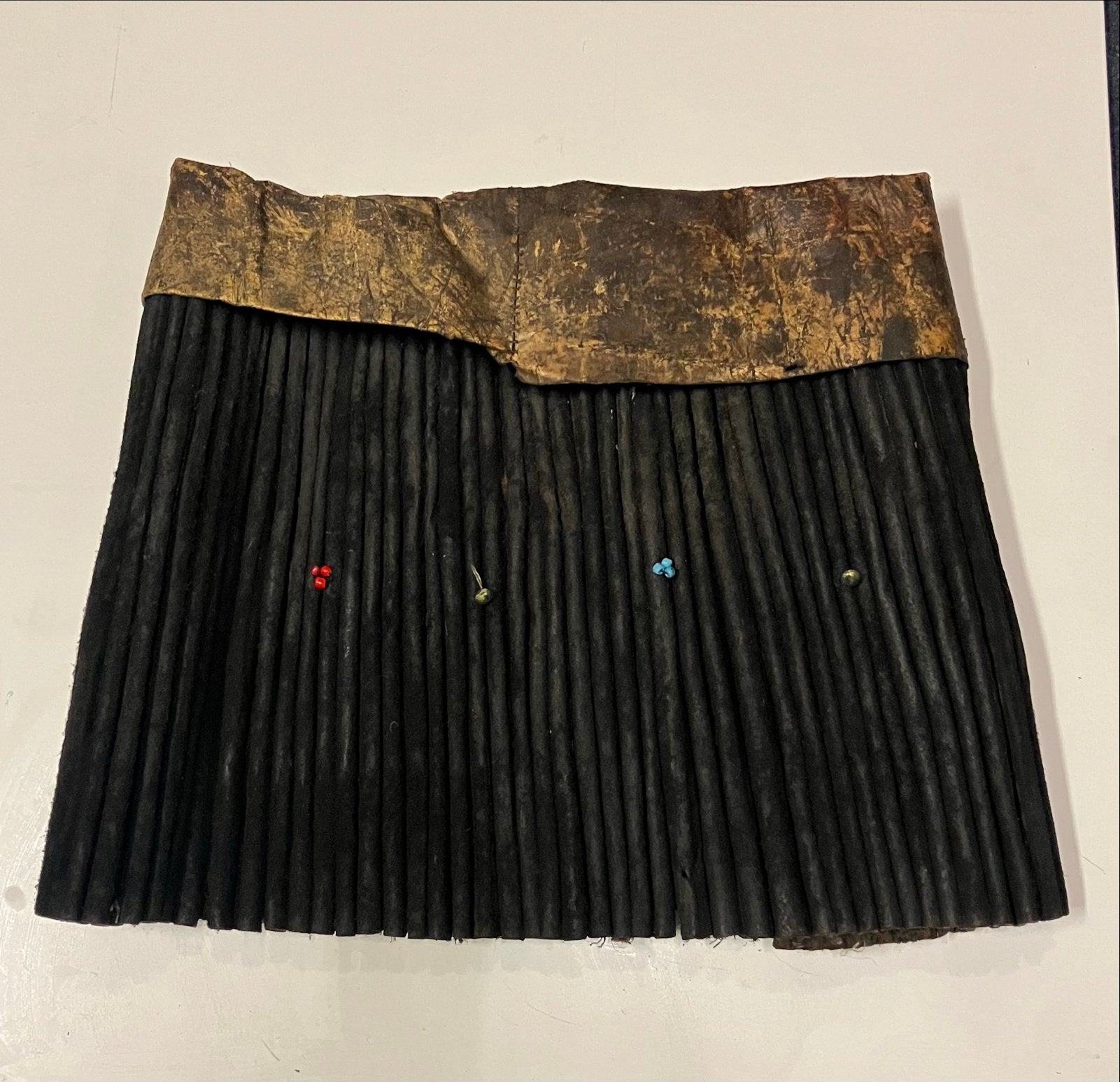 Originele ceremoniële Zoeloe rok - Afrikaanse kunst, Antiek en Kunst, Ritueel object, Natuurlijk materiaal, Afrika, Handgemaakt