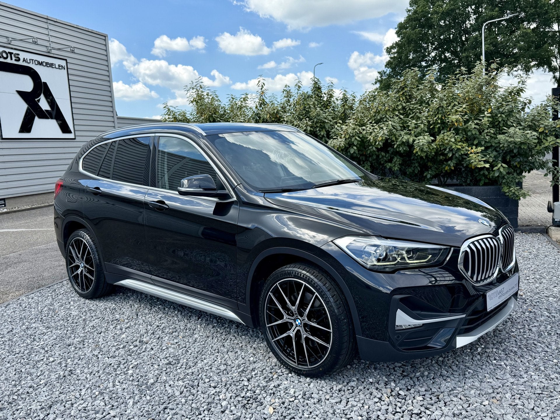 BMW X1 xDrive25e High-Exe Navi|Leer|LED|Trekhaak 2021 Zwart, Auto's, Dealer onderhouden, Gebruikt, Huisgarantie, Met garantie (alle)