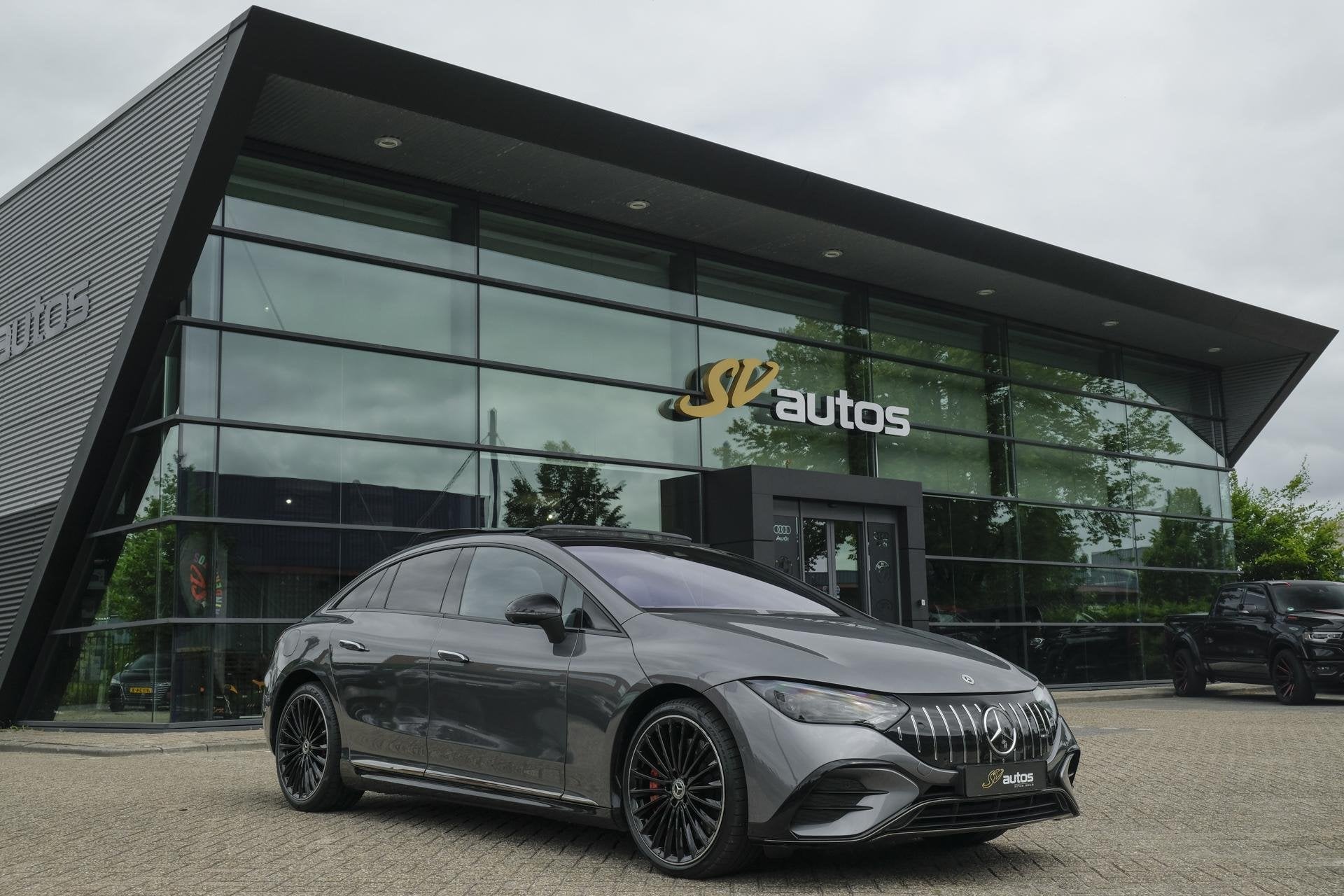 Mercedes-Benz EQE 350+ AMG 292pk 91 kWh Panoramadak Burmeste, Auto's, Automaat, Achterwielaandrijving, Gebruikt, Zwart