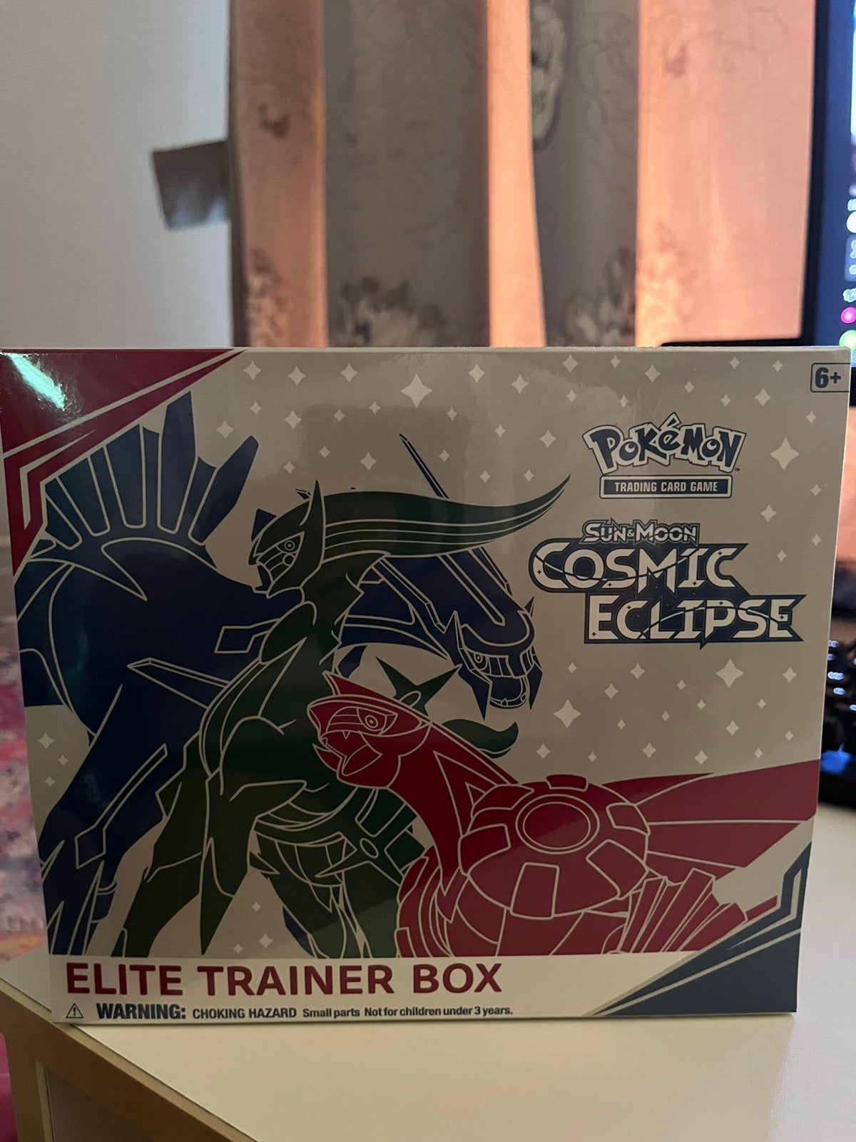 Cosmic Eclise Elite Trainer Box (kleine tear boven in), Ophalen of Verzenden, Zo goed als nieuw, Boosterbox, Foil