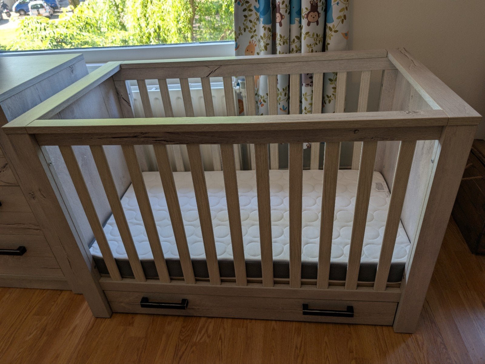 Ledikant en commode set, Kinderen en Baby's, Kinderkamer | Bedden, Zo goed als nieuw, Minder dan 140 cm, Minder dan 70 cm, Matras