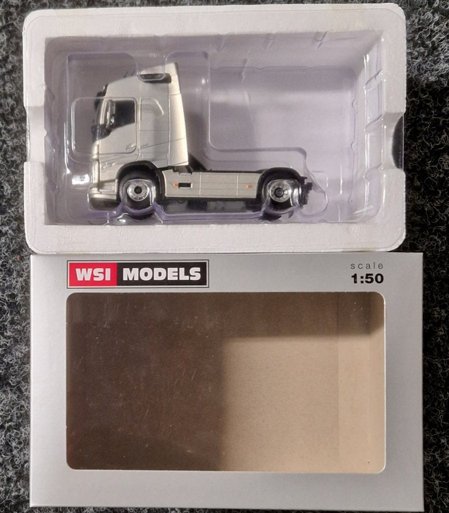 WSI Volvo FH5 Globetrotter 4x2 - Nieuw - 1:50, Ophalen of Verzenden, Nieuw, Bus of Vrachtwagen, Wsi